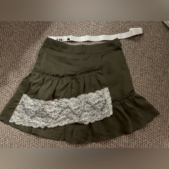 Mini skirt olive color, with lace design - Picture 1 of 2